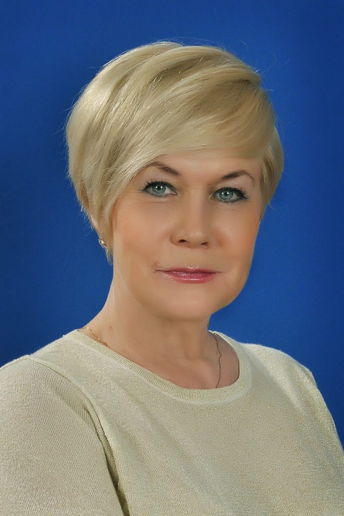 ОЛЬГА ВАЛЕНТИНОВНА САЛМИНА, руководитель коллектива «Студия Контраст»